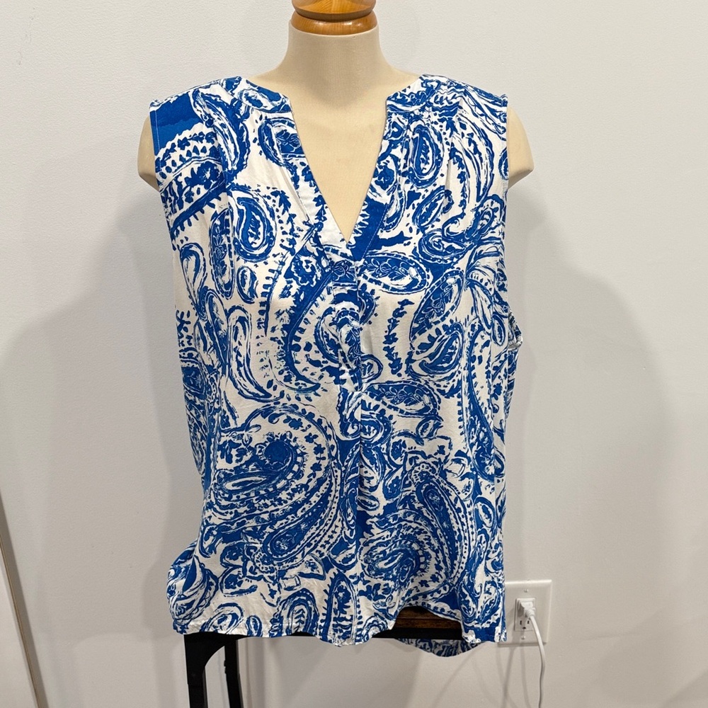 Cupio Blue and White Paisley HiLow Blouse